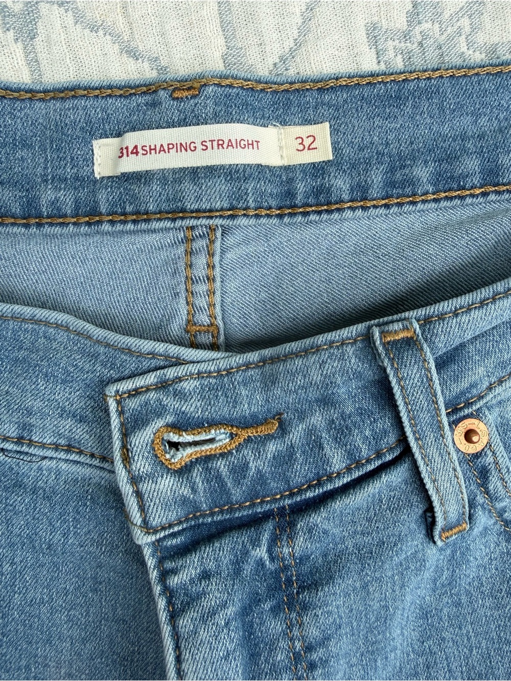 Levi's 314 Shaping Straight Jeans in Light Blue Wash